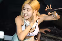 Gu thời trang cực nóng bỏng của nữ DJ sexy nhất Hàn Quốc