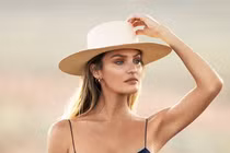 Bí quyết giữ dáng của “mỹ nhân nóng bỏng nhất thế giới 2019”