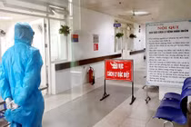2 ca bệnh COVID-19 nặng tại Đà Nẵng chuyển ra BV Trung ương Huế
