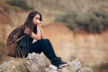 Nữ sinh choáng khi phát hiện “sugar daddy” là bố của bạn cùng phòng