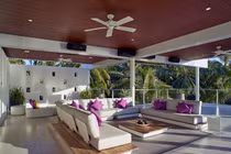 Ngủ ở resort này một đêm, khách “bay” một căn chung cư