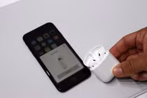 Người dùng iPhone lại phải “dài cổ” chờ ngày ra mắt AirPods 2