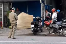 Thanh niên chết gục trên xe máy bên đường