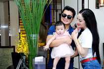 Vợ Việt kiều bầu 4 tháng mặc hở bạo, Lâm Vũ nói gì? 