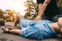 Ngừng thở cả tiếng, người đàn ông “bật nắp quan tài” sống lại sốc...