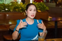 Tình duyên của "bà mối" showbiz thừa nhận mâu thuẫn với MC Quyền Linh