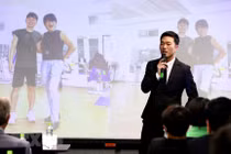 Tuổi 28 Lương Xuân Trường làm chủ tịch, vợ làm giám đốc