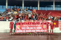 Đội tuyển Việt Nam có hành động thiệt thực với đồng bào lũ lụt
