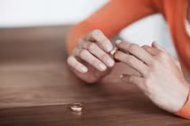 Phật dạy: 2 thứ không được nợ dù là người thân nhất, phải khắc cốt ghi tâm