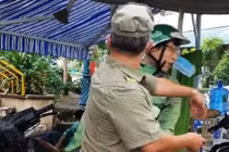 Bảo vệ dân phố tát shipper tại chốt phong tỏa ở TP.HCM