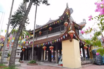 Ni sư bật khóc nói về việc 'bị đuổi khỏi chùa, tư lợi chục tỷ tiền công đức'