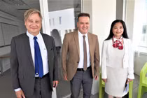 Chân dung Giáo sư Việt nhận giải thưởng Toán học Caratheodory tại Pháp 