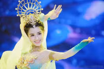 Mỹ nhân Tân Cương nổi tiếng sau một đêm giờ ra sao? 