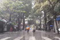 Dự báo thời tiết hôm nay 4/8: Hà Nội mưa gió mịt mù