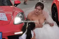 Hotgirl hớp hồn với nhan sắc cực phẩm nhưng dung nhan thật thì hết hồn