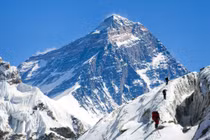 Hằng năm, “nóc nhà thế giới” Everest cao thêm bao nhiêu mm? 