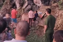 Xác định nguyên nhân nam thanh niên tử vong dưới hang núi Hòa Bình