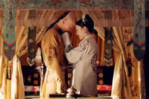 Hoàng đế ngờ nghệch bị hoàng hậu xấu xí “cắm sừng”, lộng quyền