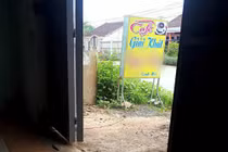 Xuất ngoại 'bán hoa', cô gái chạy trốn tình yêu nơi xứ người
