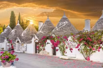 Kỳ dị ngôi làng nổi tiếng Italy như của người Hobbit