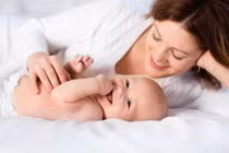 Kiệt sức và suy sụp vì vừa mang bầu vừa cho con bú