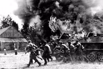 Mở chiến dịch tấn công Liên Xô, trùm Hitler hung hăng thế nào? 