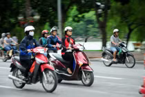 Không khí lạnh kéo tụt nhiệt độ miền Bắc, áp thấp rập rình ngoài biển