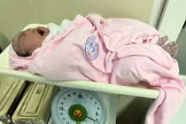 Bé sơ sinh 6,1kg và những đứa trẻ “khổng lồ” chào đời ở Việt Nam