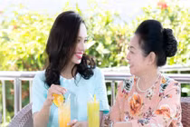 Tết đến là mẹ chồng lại chi tiền đặt vé cho cả nhà đi du lịch