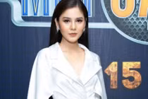Nữ MC hot nhất AFF Cup gây bất ngờ với giọng hát con nhà nòi