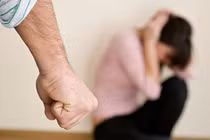 Nỗi ân hận không ngờ tới của người vợ đem con đi đánh ghen
