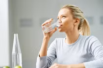 Cách uống nước chuẩn nhất để thải sạch chất độc