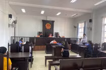Xén tóc, xởn lông mày tình địch, người đẹp lãnh án