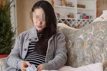 Bức xúc một nách 2 con còn phải bưng bô hầu em chồng