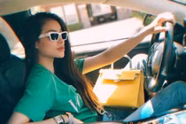 Phạm Hương ở Mỹ cũng tập tành làm Vlog