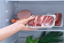 Sai lầm khi tích trữ thịt trong tủ lạnh gây hại cho cả nhà