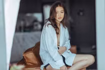 Khả Ngân khoe ảnh bán nude gợi cảm ở tuổi 22