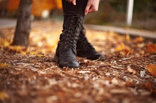 Giãn dây chằng, dị dạng chân do đi boot thường xuyên