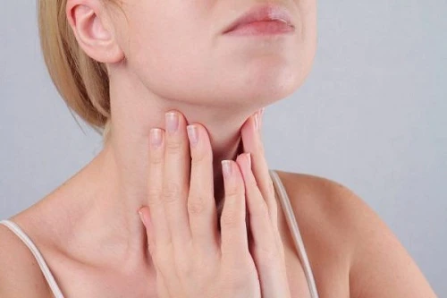 Cách tự khám cổ, phát hiện dấu hiệu ung thư đang đến gần