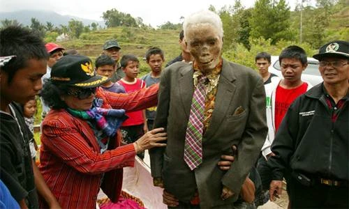 Rợn người tục mai táng phức tạp nhất hành tinh