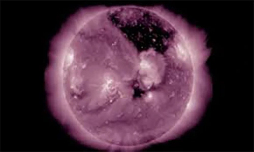 "Bắt quả tang" vết đen Mặt Trời ném quả cầu plasma về Trái Đất