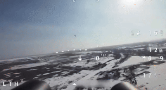 Máy bay không người lái Ukraine dùng súng săn bắn hạ UAV Nga