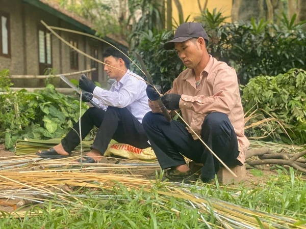 Ngôi nhà của người Hà Nhì được sửa chữa ngay giữa lòng Hà Nội