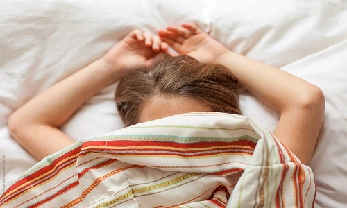 Biết được nguy hại này, bạn sẽ không bao giờ ngủ trùm chăn kín mít