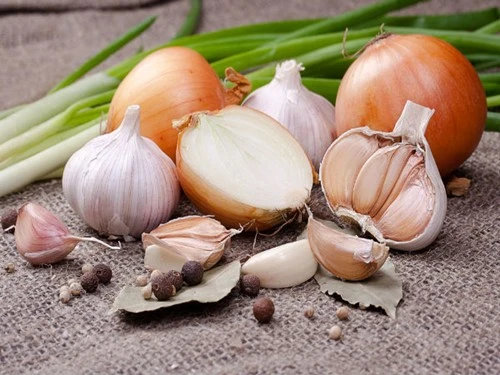 Mẹo dân gian giúp đánh bay mụn thịt kém duyên