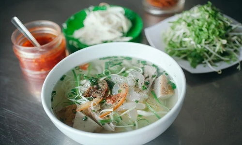 Khám phá bún sứa đặc sản Nha Trang khiến chị em mê mẩn