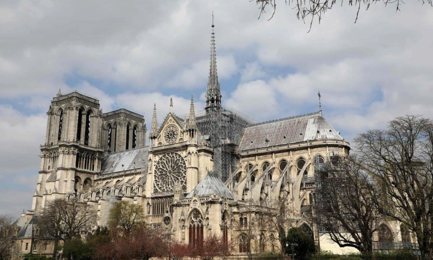 Chuyện kỳ bí về những bóng ma trong nhà thờ Đức Bà Paris