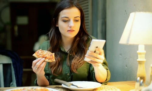 90% người Việt mắc phải thói quen xấu này khi ăn cơm