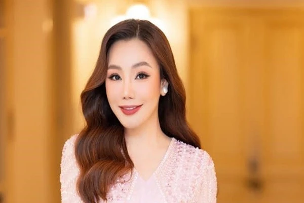 Hồ Quỳnh Hương kết hôn, danh tính nửa kia gây tò mò