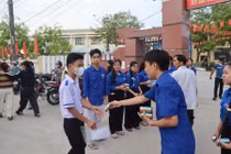 Thí sinh đến điểm dự thi. Ảnh GD&TĐ